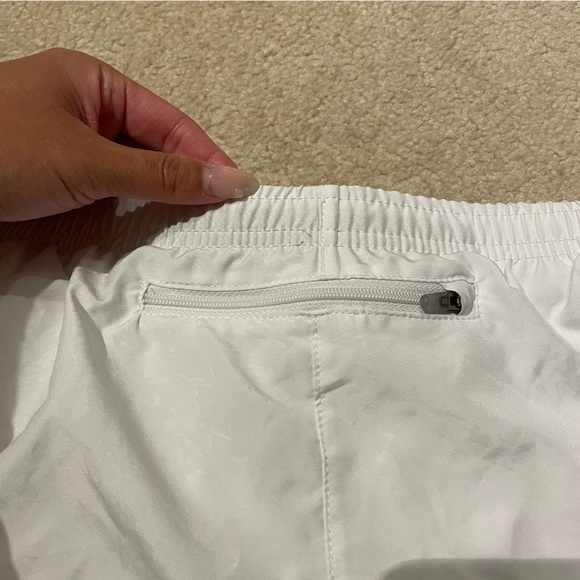 Nike Athletic Shorts White Lined Size Large - Picture 6 of 6
